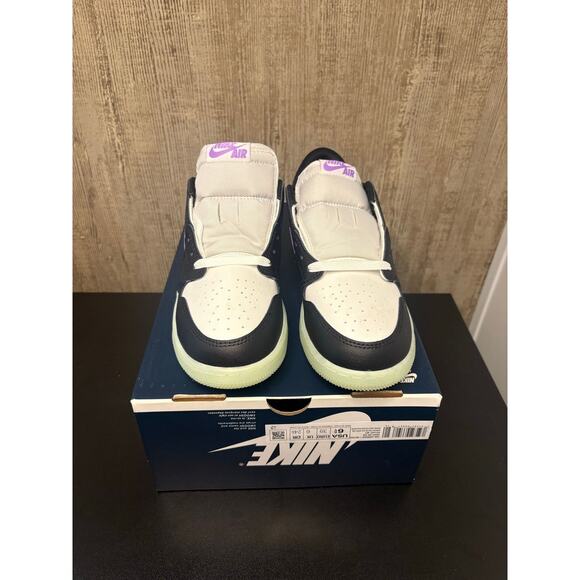 NEW SZ 5.5 (7W) - Youth Jordan 1 Low Glow in Dark Black Raspberry - Picture 3 of 4